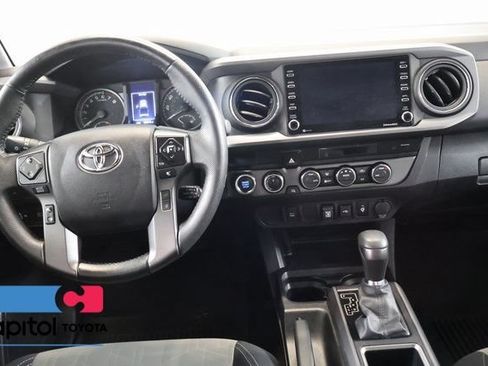 Certified 2022 Toyota Tacoma TRD Off-Road AWD/4WD image 14