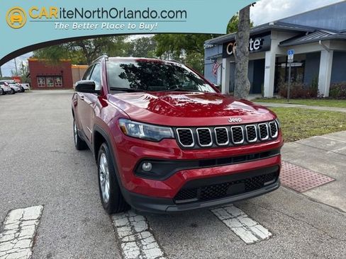 Used 2025 Jeep Compass Latitude image 1