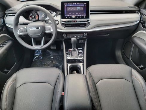 Used 2023 Jeep Compass Limited image 26