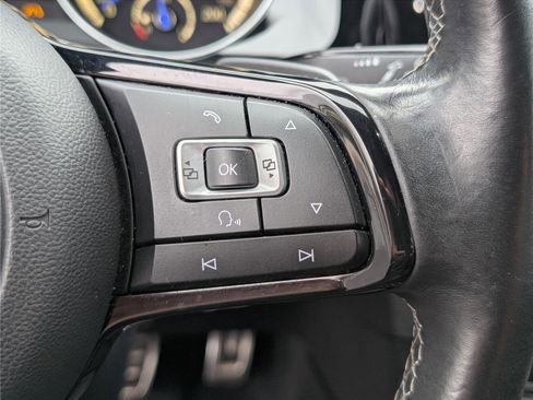 Used 2016 Volkswagen Golf R 4-Door image 22