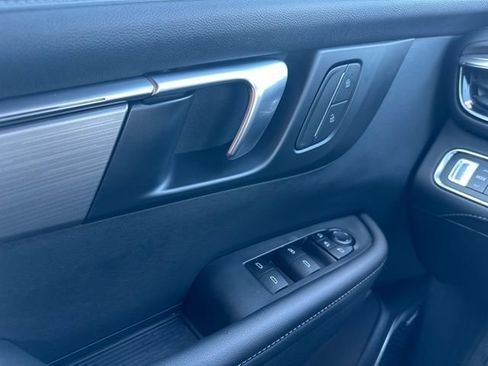 Used 2025 Buick Enclave Preferred image 33