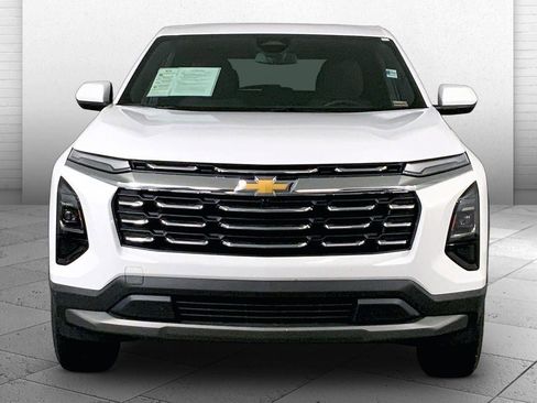 Used 2026 Chevrolet Equinox LT FWD image 2