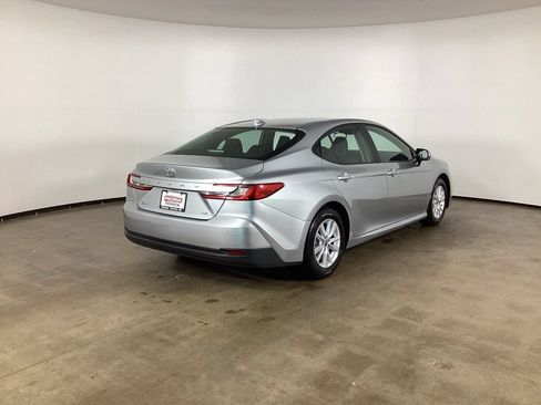 Used 2025 Toyota Camry LE FWD image 5