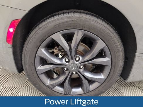Used 2020 Chrysler Pacifica Touring w/ S Appearance Package FWD image 20