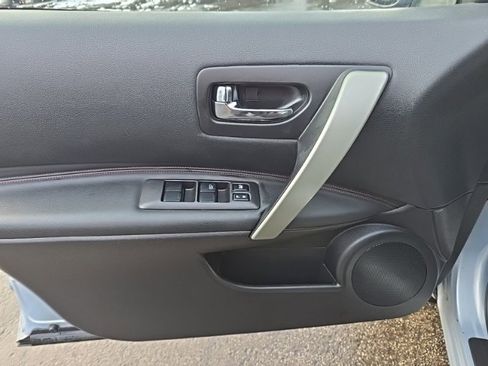 Used 2011 Nissan Rogue SV w/ SL Pkg image 19