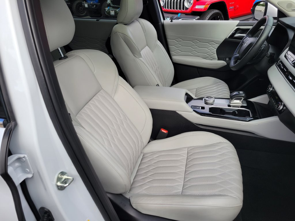 Used 2025 Mitsubishi Outlander SEL AWD/4WD image 18