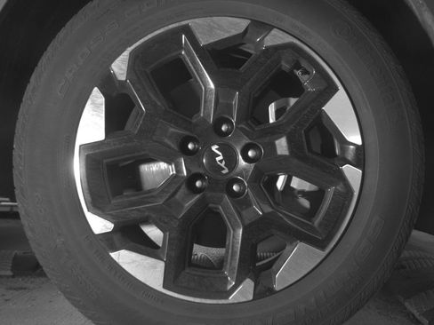 Used 2024 Kia Sorento S image 13