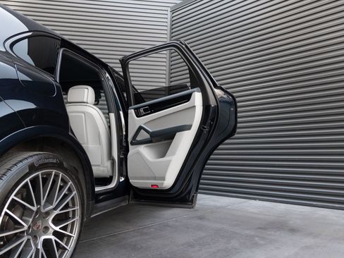 Certified 2023 Porsche Cayenne image 29
