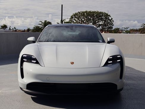 Certified 2022 Porsche Taycan image 6