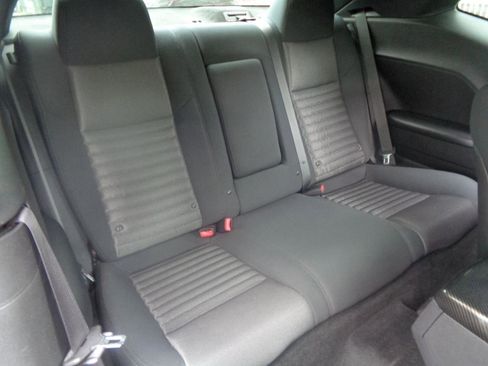 Used 2014 Dodge Challenger R/T RWD image 8