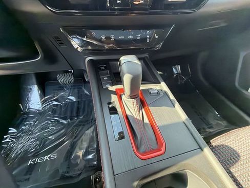 New 2026 Nissan Kicks SR w/ SR Premium Package AWD/4WD image 19