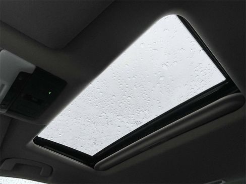 Used 2024 Nissan Altima 2.5 SV w/ SV Premium Package image 13