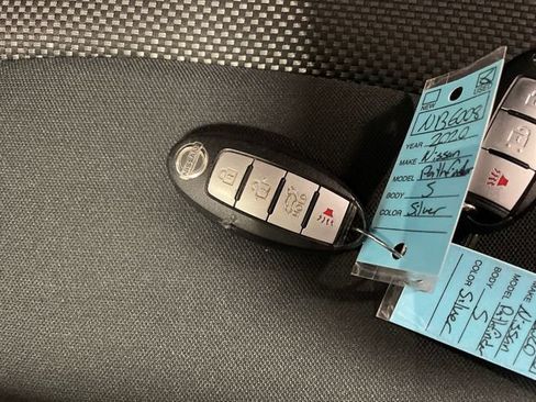 Used 2020 Nissan Pathfinder S image 28