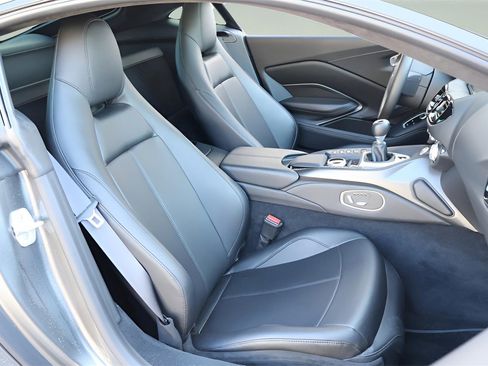 Used 2021 Aston Martin V8 Vantage Coupe image 15