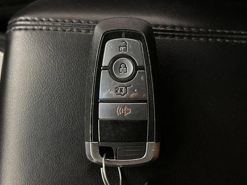 Certified 2022 Ford Explorer XLT RWD image 34
