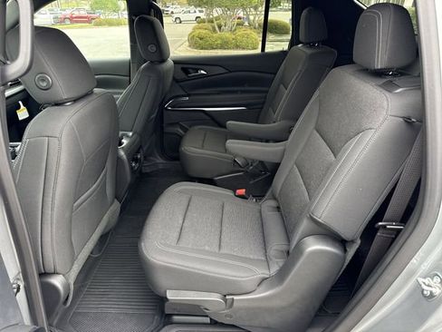 Used 2025 Chevrolet Traverse LT w/ Sun and Wheel Package image 12