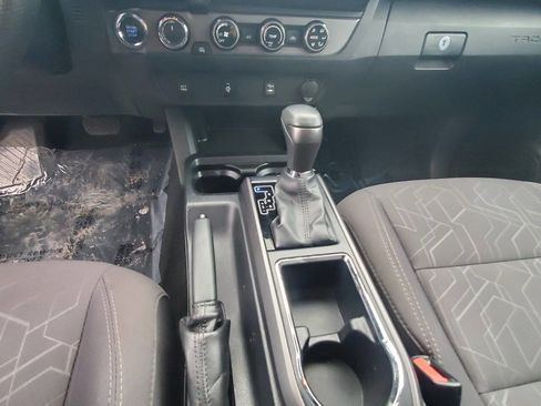 Used 2017 Toyota Tacoma TRD Sport w/ Exterior Package image 20