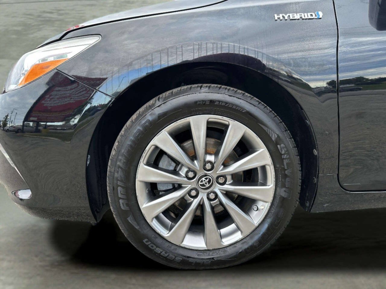 Used 2017 Toyota Camry XLE w/ Moonroof Package FWD image 36