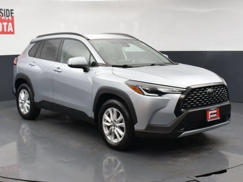 Used 2022 Toyota Corolla Cross LE AWD/4WD image 6