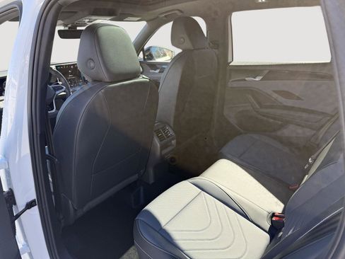 New 2026 Volkswagen Tiguan SE R-Line image 10