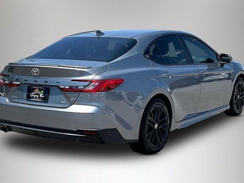 Used 2025 Toyota Camry SE FWD image 5