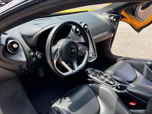 Used 2023 McLaren GT RWD image 15