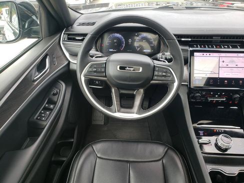 Used 2024 Jeep Grand Cherokee L Limited w/ Luxury Tech Group II AWD/4WD image 16