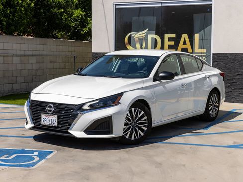 Used 2025 Nissan Altima 2.5 SV FWD image 6