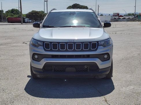 Used 2024 Jeep Compass Latitude image 3