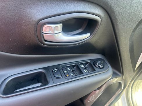 Used 2023 Jeep Renegade Limited AWD/4WD image 10