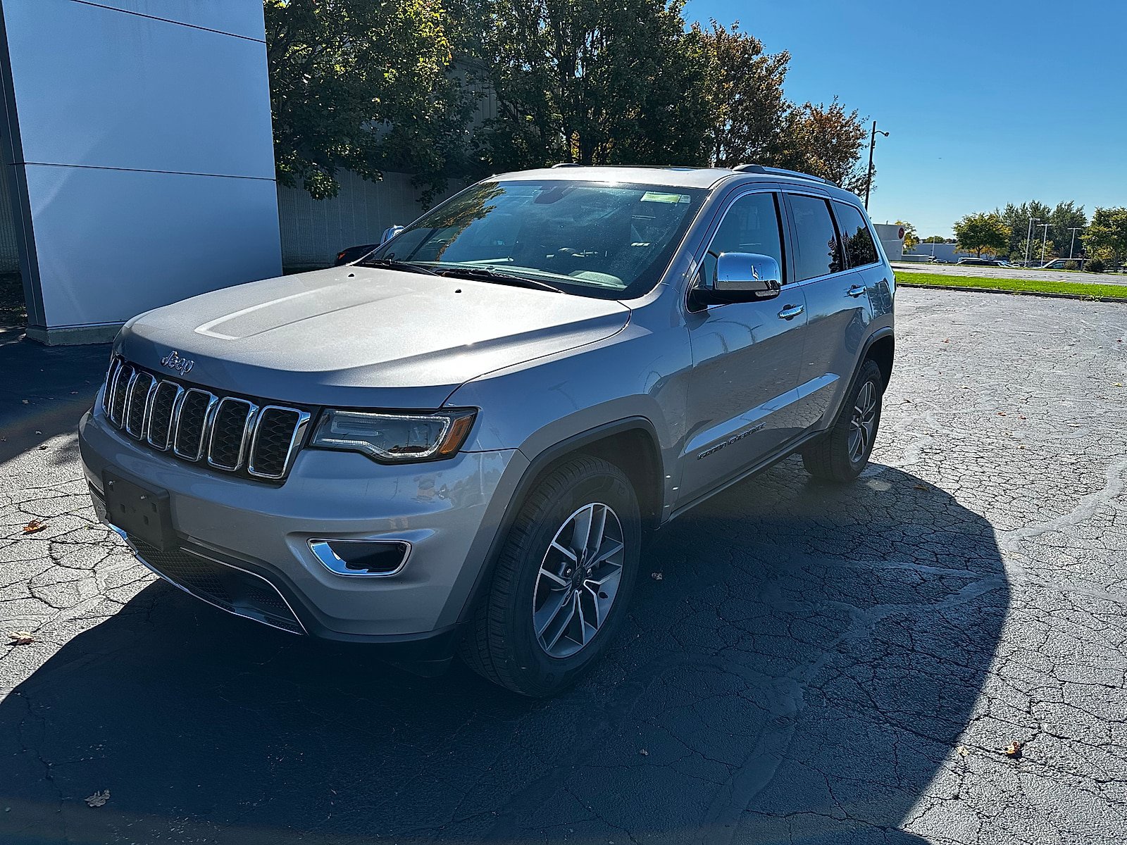 Used 2020 Jeep Grand Cherokee Limited w/ Premium Lighting Group AWD/4WD image 7