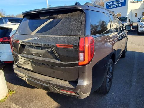 Used 2025 Ford Expedition Platinum w/ Stealth Performance Package image 10