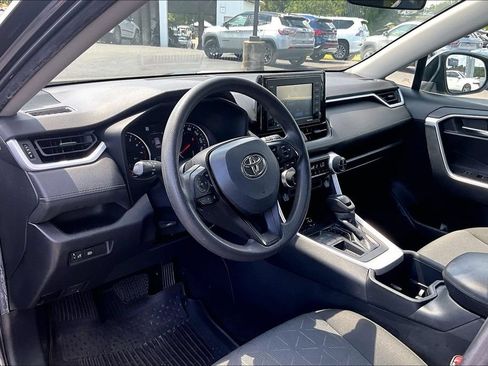 Used 2022 Toyota RAV4 XLE FWD image 5