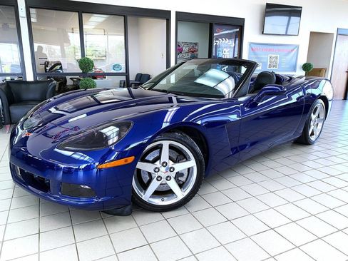 Used 2005 Chevrolet Corvette Convertible w/ Preferred Equipment Group RWD image 2