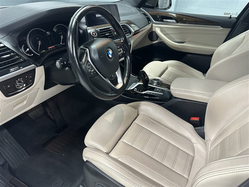 Used 2018 BMW X3 xDrive30i w/ Premium Package AWD/4WD image 2