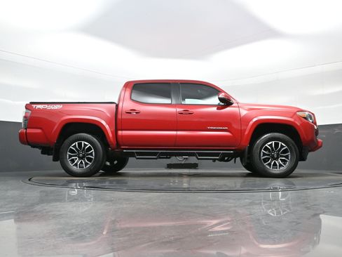 Used 2020 Toyota Tacoma TRD Sport AWD/4WD image 33