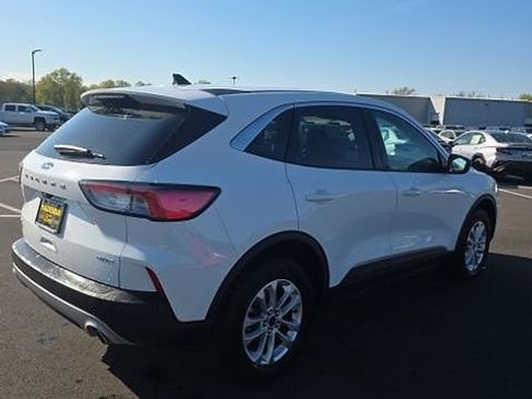 Used 2022 Ford Escape SE image 4