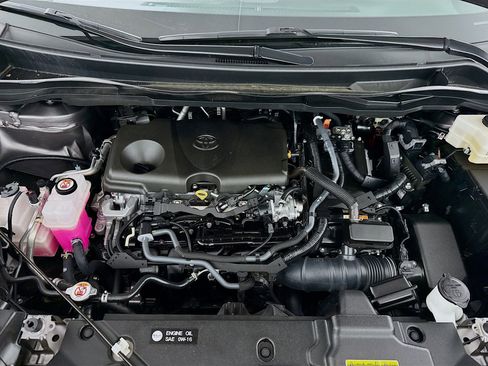 Certified 2024 Toyota Sienna XLE FWD image 10
