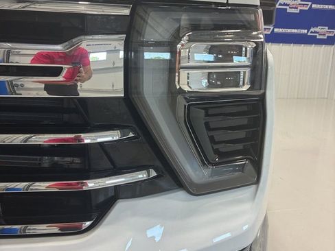 Used 2025 Chevrolet Silverado 2500 LTZ w/ LTZ Premium Package AWD/4WD image 11