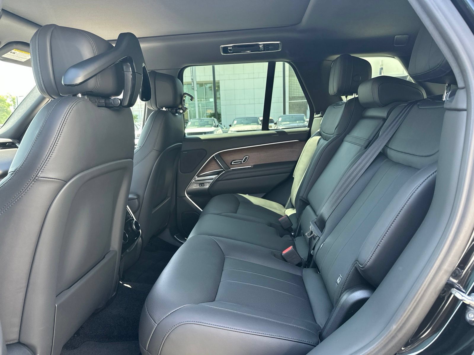 Certified 2025 Land Rover Range Rover SE AWD/4WD image 18
