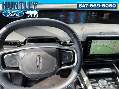 Used 2024 Lincoln Nautilus Reserve AWD/4WD image 32