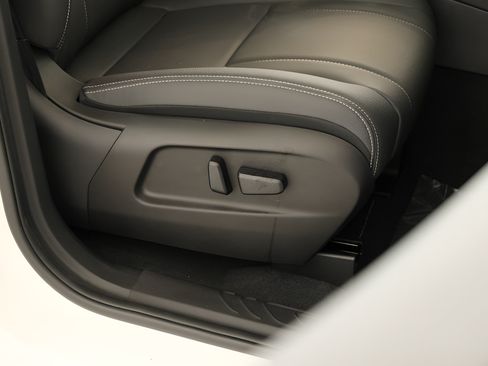 New 2025 VinFast VF 8 Eco AWD/4WD image 14
