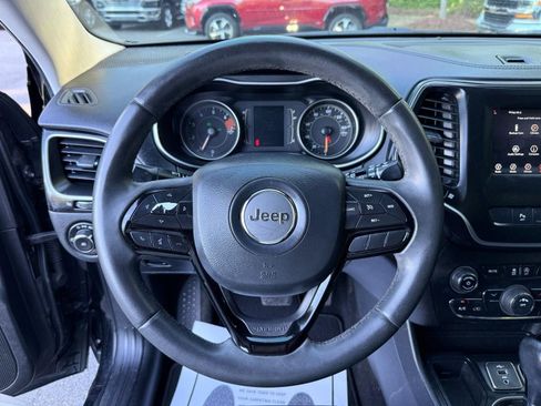 Used 2020 Jeep Cherokee Latitude Plus FWD image 34