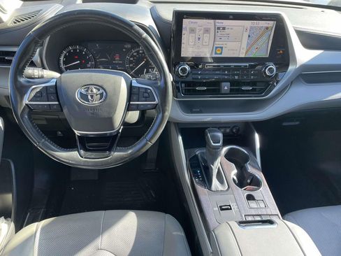 Used 2021 Toyota Highlander Platinum image 25