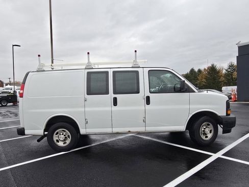 Used 2017 Chevrolet Express 2500 image 9