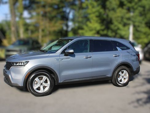 Certified 2023 Kia Sorento LX FWD image 4