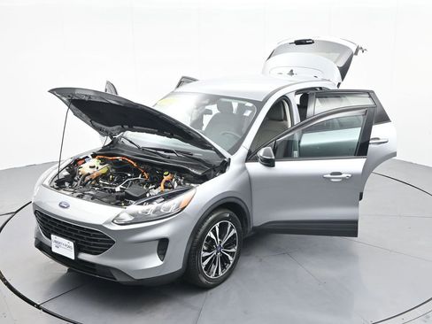 Used 2022 Ford Escape SE w/ SE Sport Appearance Package image 35