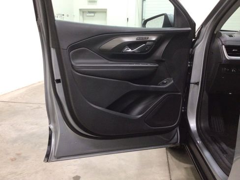 Used 2024 GMC Terrain SLT image 20