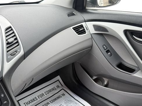 Used 2015 Hyundai Elantra SE w/ Option Group 02 FWD image 21