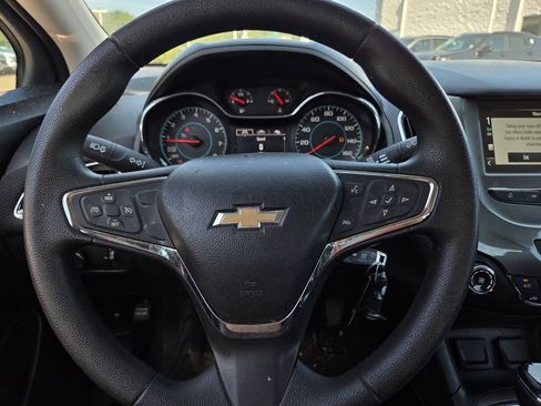 Used 2017 Chevrolet Cruze LT FWD image 24